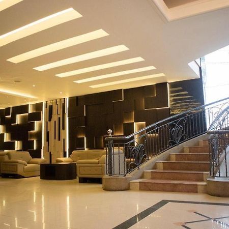 Karlita Hotel Tegal Екстериор снимка