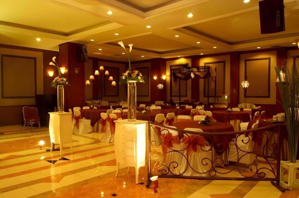 Karlita Hotel Tegal Екстериор снимка