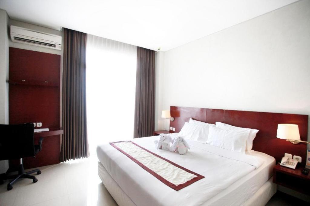 Karlita Hotel Tegal Екстериор снимка