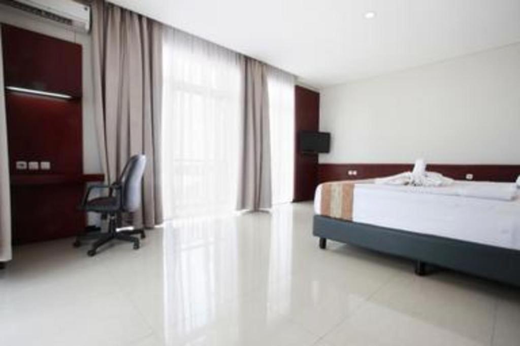 Karlita Hotel Tegal Екстериор снимка