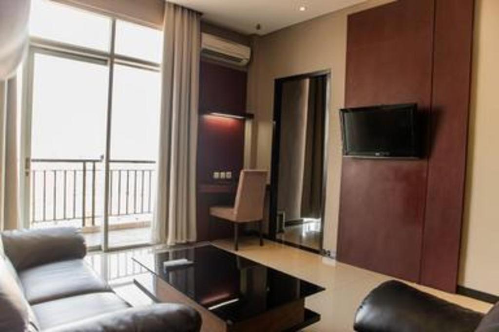 Karlita Hotel Tegal Екстериор снимка