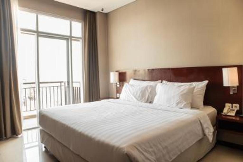 Karlita Hotel Tegal Екстериор снимка