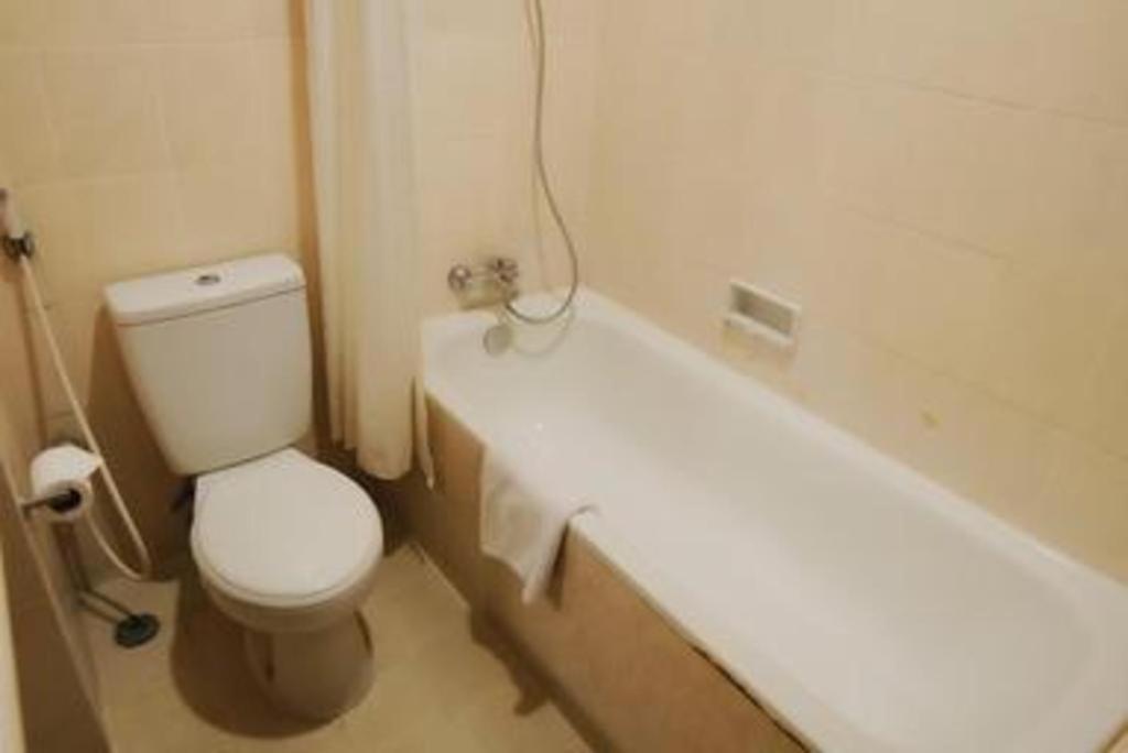 Karlita Hotel Tegal Екстериор снимка