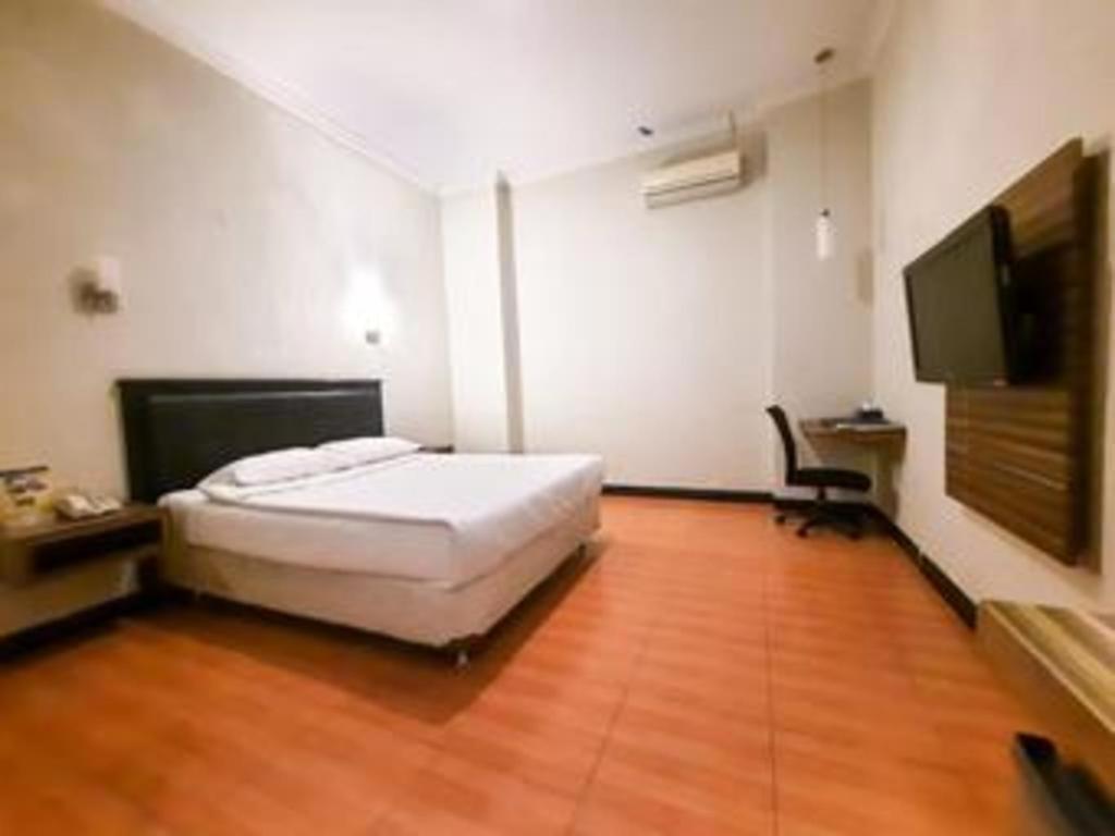 Karlita Hotel Tegal Екстериор снимка