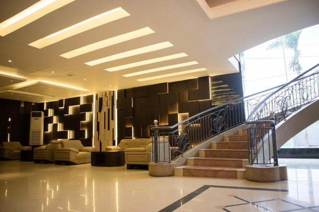 Karlita Hotel Tegal Екстериор снимка